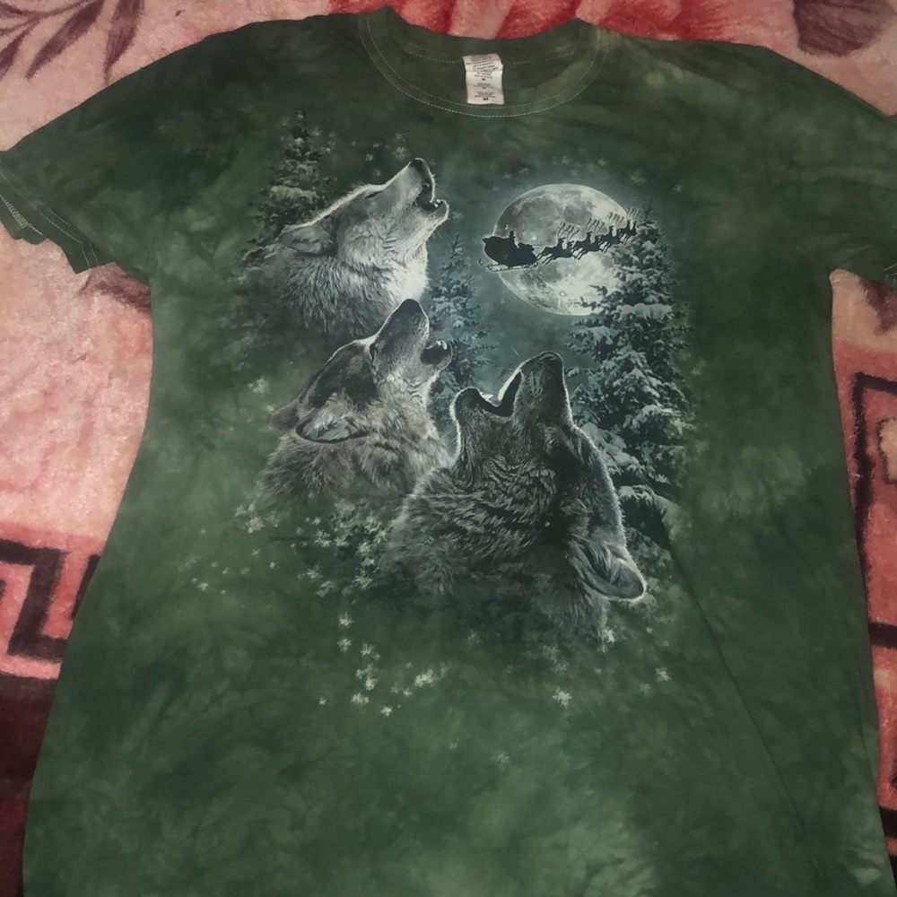 Very nice wolf t shirt!